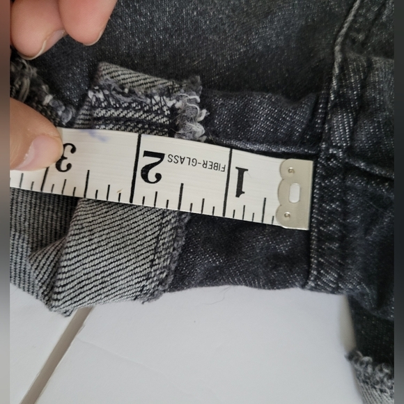 SO Brand Juniors Dark Grey High Rise Distressed Cuffed Mom Short - Picture 4 of 9